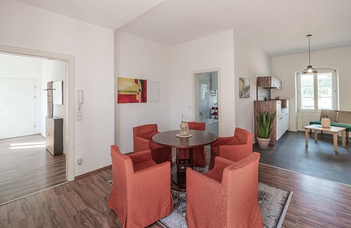 Gars am Kamp Apartment | Modern Renovated Apartment with Kitchen & Breakfast Options
