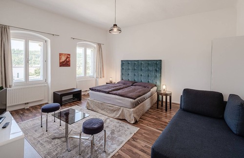 Gars am Kamp Apartment | Modern Renovated Apartment with Kitchen & Breakfast Options