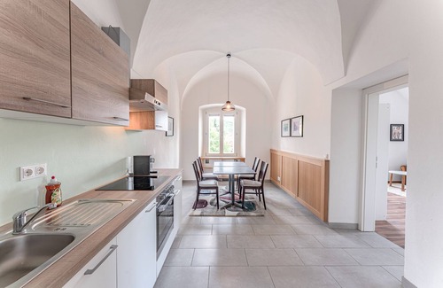 Gars am Kamp Apartment | Renovated Apartment near Dining with Kitchen & Breakfast
