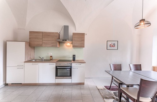 Gars am Kamp Apartment | Renovated Apartment near Dining with Kitchen & Breakfast