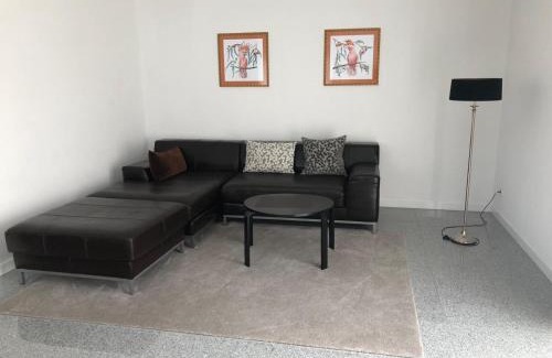 Seelhorst Apartment | Modern Stadthaus: 4-Star Comfort with Parking & WiFi