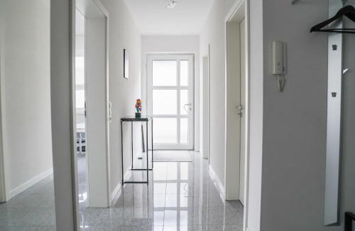 Seelhorst Apartment | Modern Stadthaus: 4-Star Comfort with Parking & WiFi