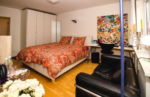 Karlsbad House | Stylish Designer Room with Spa and Breakfast Perks