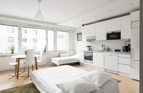 Alppiharju Apartment | Moderni asunto kalliossa