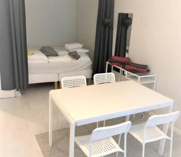 Toolo Apartment | Modern Studio Retreat with Pet and Child-Friendly Amenities