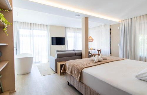 Sambaqui Apartment | Oceanfront Retreat with Bathtub and Breathtaking Views