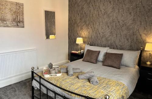 Wigan Apartment | Modern Central Wigan Townhouse for Family and Pet Stays