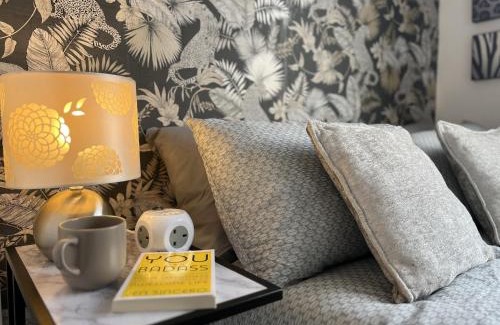 Wigan Apartment | Modern Central Wigan Townhouse for Family and Pet Stays