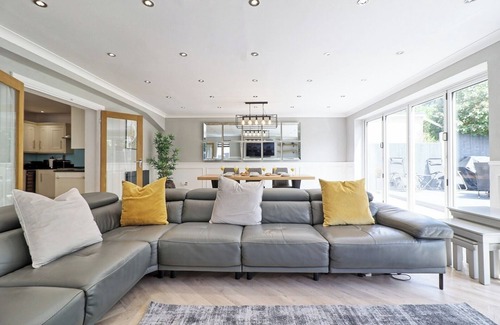 Epping House | Modernised Luxury Family Home in Theydon Bois