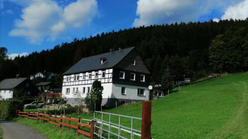 Gellinghausen Apartment | Relaxing Stay at FeWo im schönen Sauerland - Pet Friendly