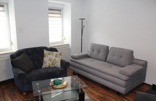 Mucheln Apartment | Contemporary Apartment in Historic City Center - 9.9/10 Rated