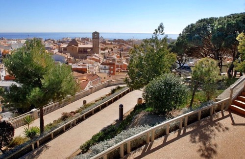 Malgrat de Mar House | Family-Friendly Modernist House with Ocean View & Spa