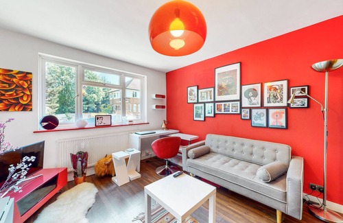 Fryent Apartment | Elegant 2 BR Maisonette in Kingsbury with Breakfast Included