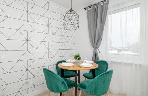 Brynow Apartment | Stylish Apartments with Dining in Katowice - 8.7/10 Rated