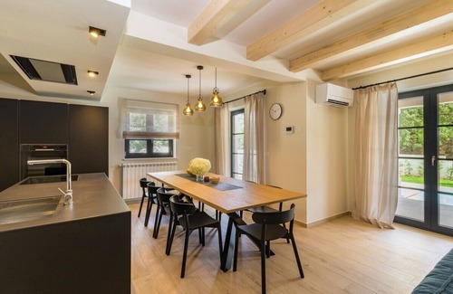 Manjadvorci Villa | Stylishly Designed Villa with Pool Near Pula