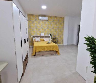 Perchel Norte Apartment | Stylish 3-Bedroom Apartment on Calle Mármoles Awaits You