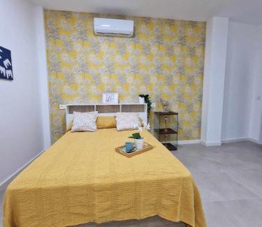 Perchel Norte Apartment | Stylish 3-Bedroom Apartment on Calle Mármoles Awaits You