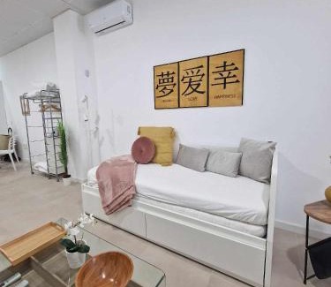 Perchel Norte Apartment | Stylish Apartment 4 in Calle Mármoles - Rated 8.2/10