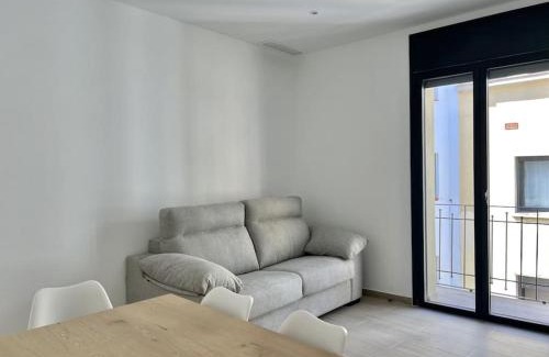 Roses Town Center Apartment | Modern Apartment with Rooftop Terrace, Family & Pet Friendly