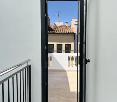 Roses Town Center Apartment | Modern Apartment with Rooftop Terrace, Family & Pet Friendly
