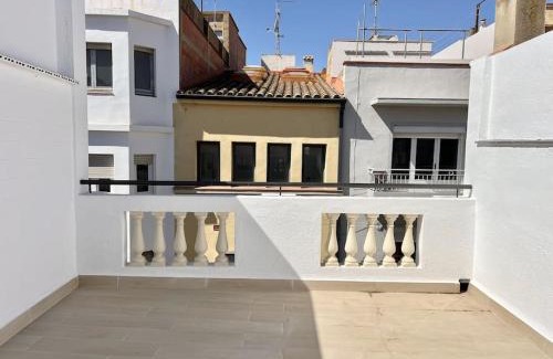 Roses Town Center Apartment | Modern Apartment with Rooftop Terrace, Family & Pet Friendly