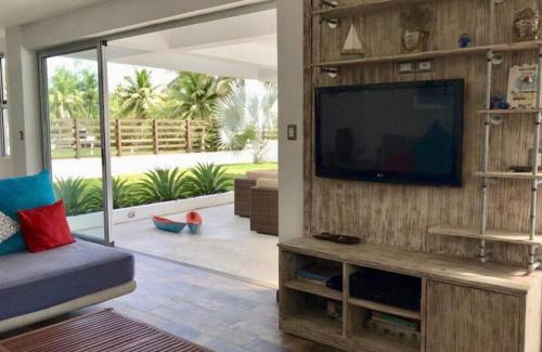 Puerto Quetzal House | Moderno chalet en la playa! Condominio Likin