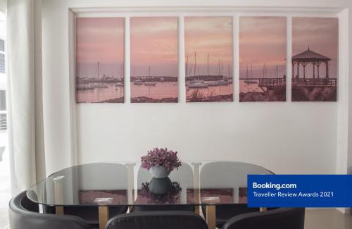 Peninsula Apartment | Modern Hotel with Ocean Views & Top Guest Ratings in Punta