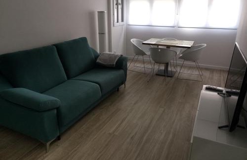 La Latina Apartment | Modern Retreat with Easy Parking and Pet-Friendly Options