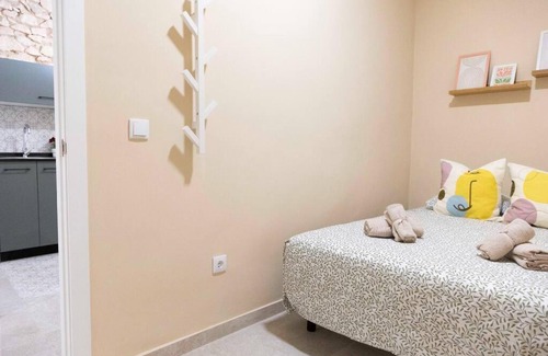 Campoamor Apartment | Central Hotel Near Bullring with AC & Child-Friendly Amenities