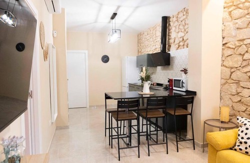Campoamor Apartment | Central Hotel Near Bullring with AC & Child-Friendly Amenities