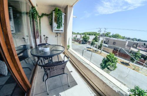 Los Angeles Apartment | Elegant 2 Bedroom, 2 Bathroom Apartment with Pool Access