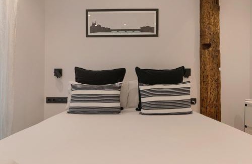 Bilbao Old Town Apartment | Elegant Stay in Historic Casco Viejo with Breakfast Included