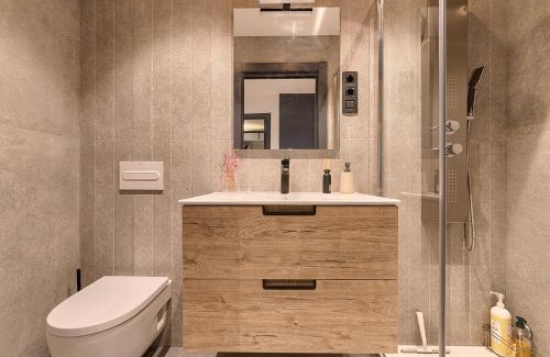 Bilbao Old Town Apartment | Elegant Stay in Historic Casco Viejo with Breakfast Included