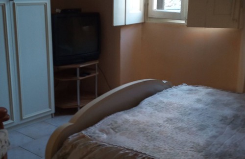 Somma Lombardo Apartment | Top-Rated Modest House: Pet and Child Friendly Getaway