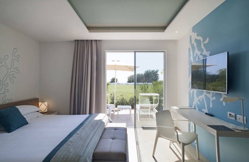 Marina di Modica Hotel | Relax at Modica Beach Resort - 4 Star with Pool & Spa