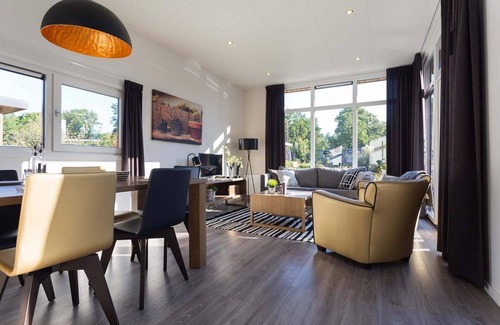Lunteren Ski Chalet | Cozy Holiday Home for 6 at Landgoed de Scheleberg