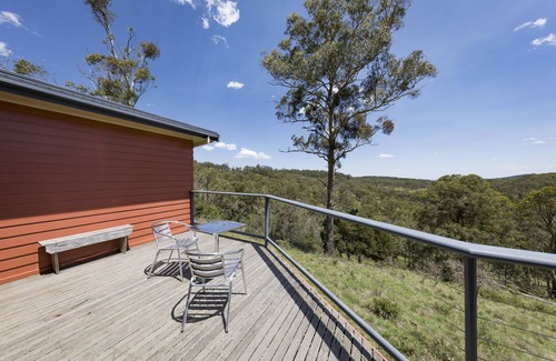Ebor Cottage | Scenic Moffat Falls Cottage with Waterfall Views & Breakfast