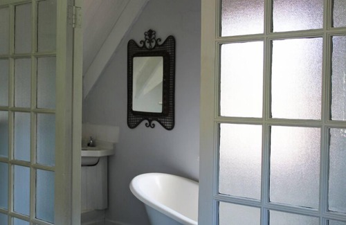Swellendam House | Discover Moffid's Place: Top-Rated Poolside Retreat