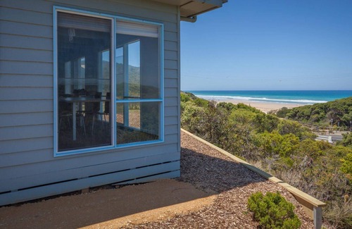 Moggs Creek House | Captivating Mogg's View: Oceanfront Escape Near Moggs Beach