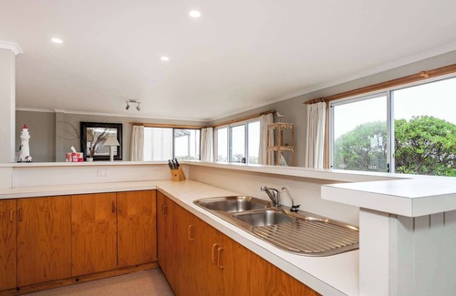 Moggs Creek House | Relaxing Coastal Retreat at Moggs View - Pool & Oceanfront