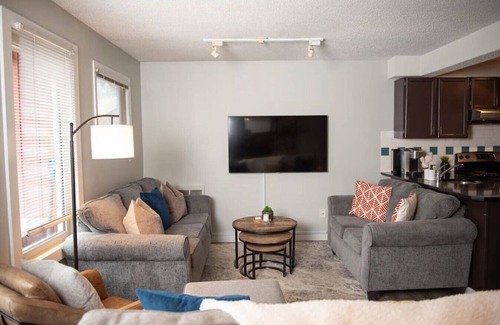 East Kootenay Apartment | Experience Moguls: Ski-In Access & Hot Tub Retreat