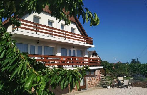 Badacsonytordemic Apartment | Relax at Mogyorósi Apartman: Child-Friendly Retreat