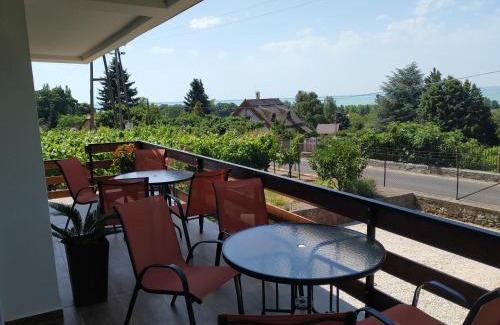 Badacsonytordemic Apartment | Relax at Mogyorósi Apartman: Child-Friendly Retreat