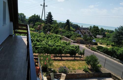 Badacsonytordemic Apartment | Relax at Mogyorósi Apartman: Child-Friendly Retreat