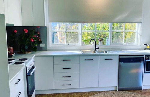 Port Elliot House | Historic Mohill Cottage: Oceanfront Retreat in Port Elliot