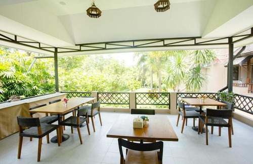 Ban Du Resort | Discover Mohnfahsai Home Resort with Pool & Family Amenities