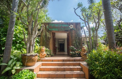 Ban Du Resort | Discover Mohnfahsai Home Resort with Pool & Family Amenities