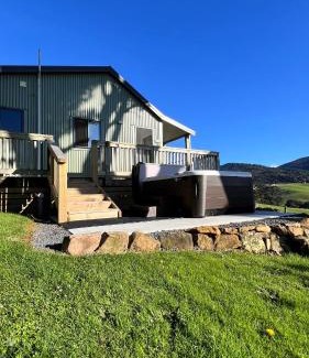 Owaka Ski Chalet | Eco-Friendly Mohua Park - Catlins Family & Pet Accommodation
