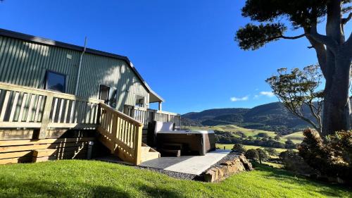 Owaka Ski Chalet | Eco-Friendly Mohua Park - Catlins Family & Pet Accommodation