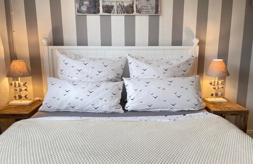 Groemitz Apartment | Inviting Moin Grömitz: Oceanfront Escape with Breakfast!